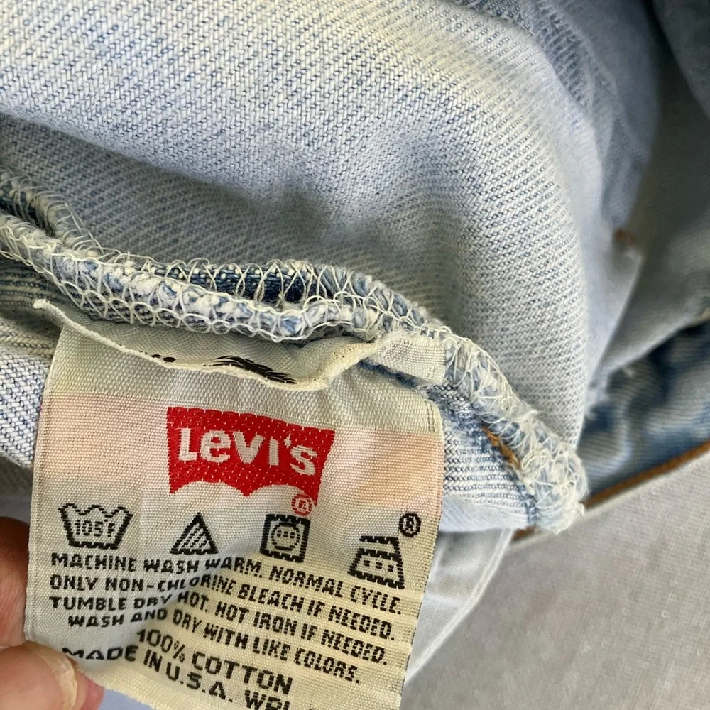 Levi's Classic Light Blue Jeans 42 x30 button fly.